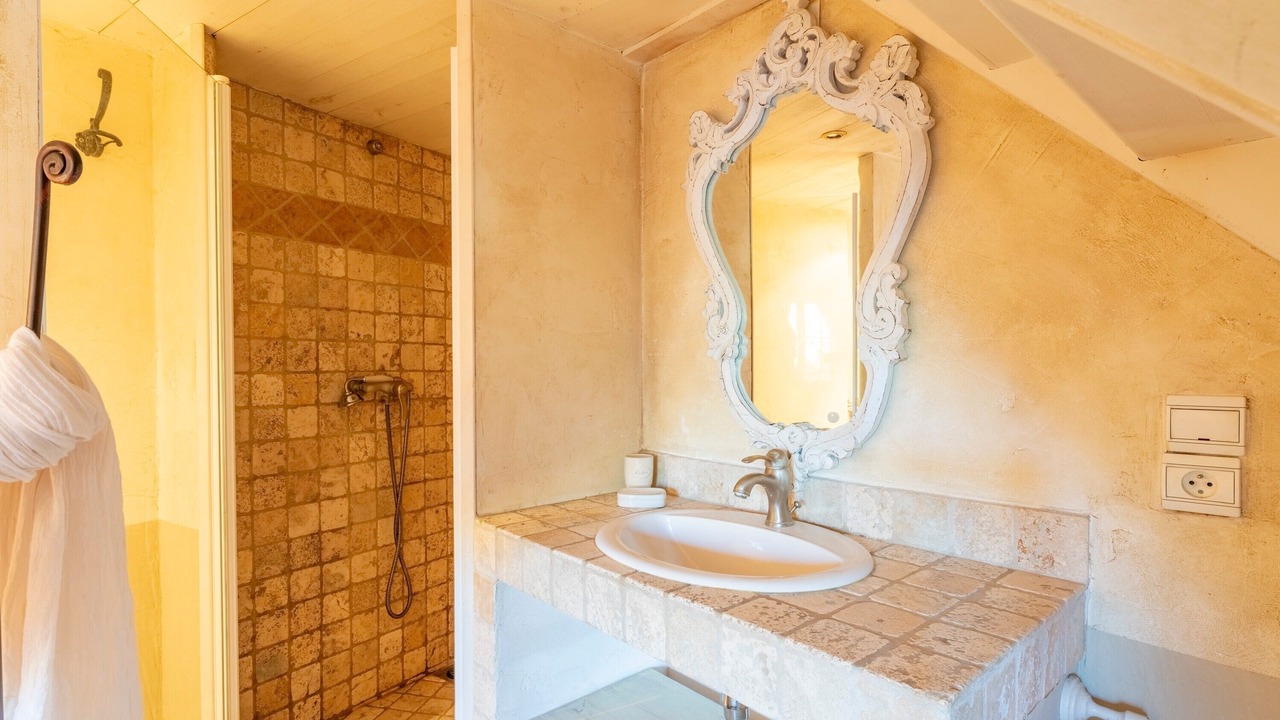 Photo of Bathroom in Velleron