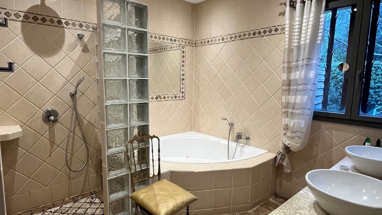Photo of Bathroom in St.-Remy-de-Provence