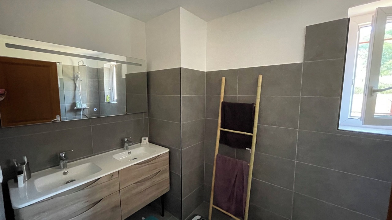 Photo of Bathroom in Figanieres