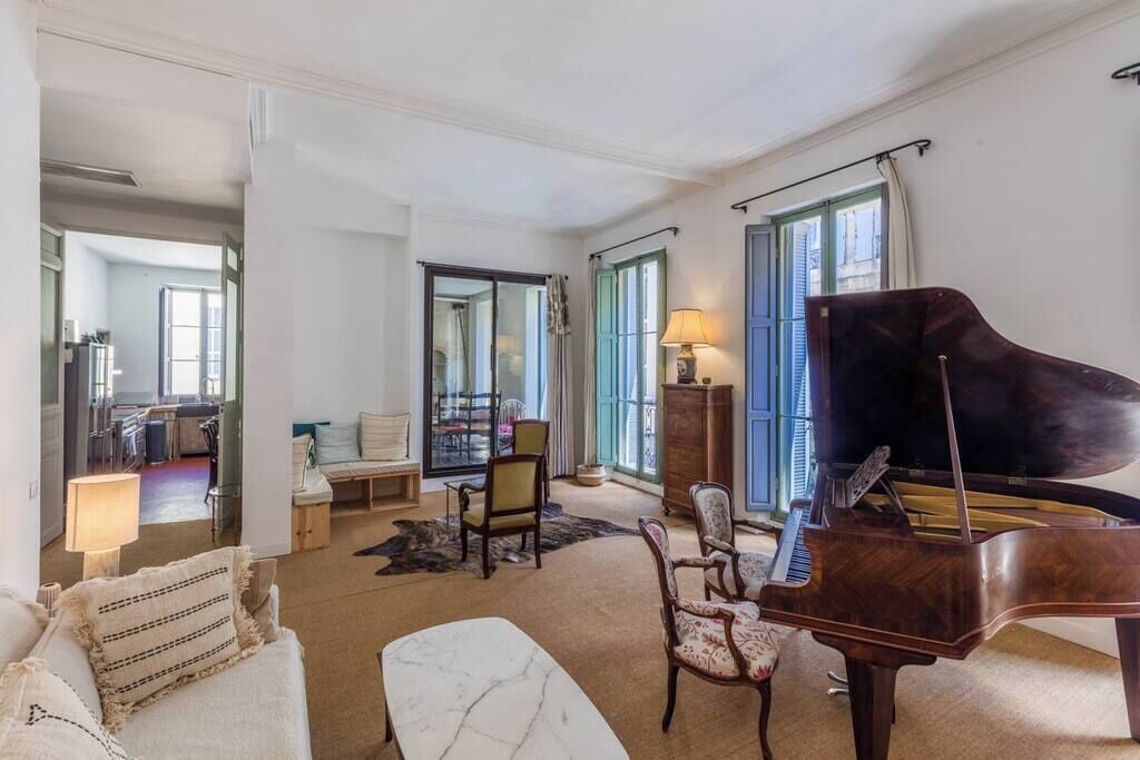 Photo of Livingroom in Opera