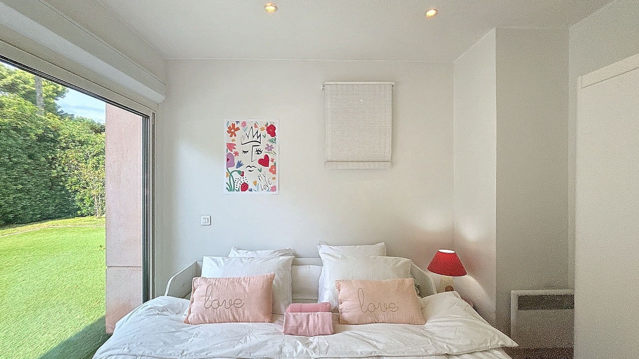 Photo of Bedroom in Cap-d'Antibes