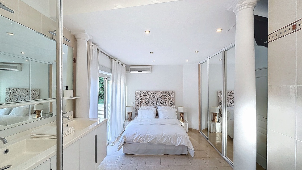 Photo of Bedroom in Cap-d'Antibes