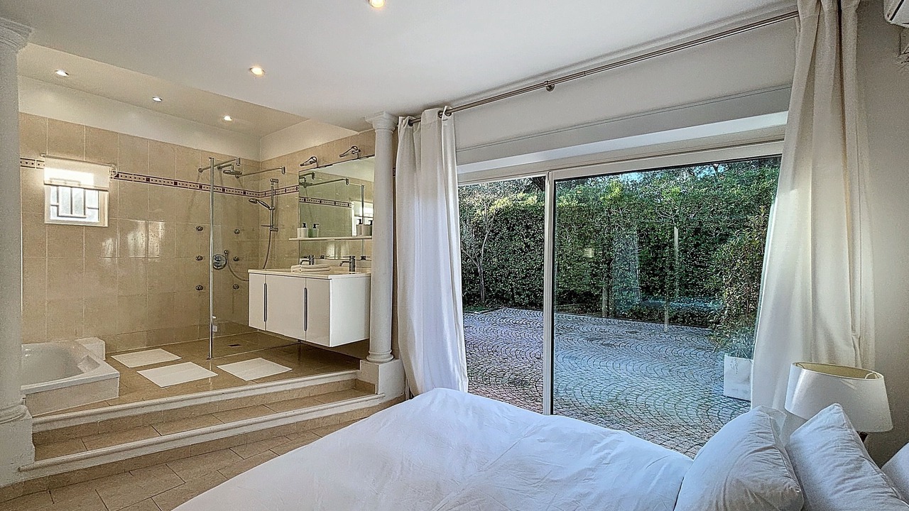 Photo of Bedroom in Cap-d'Antibes