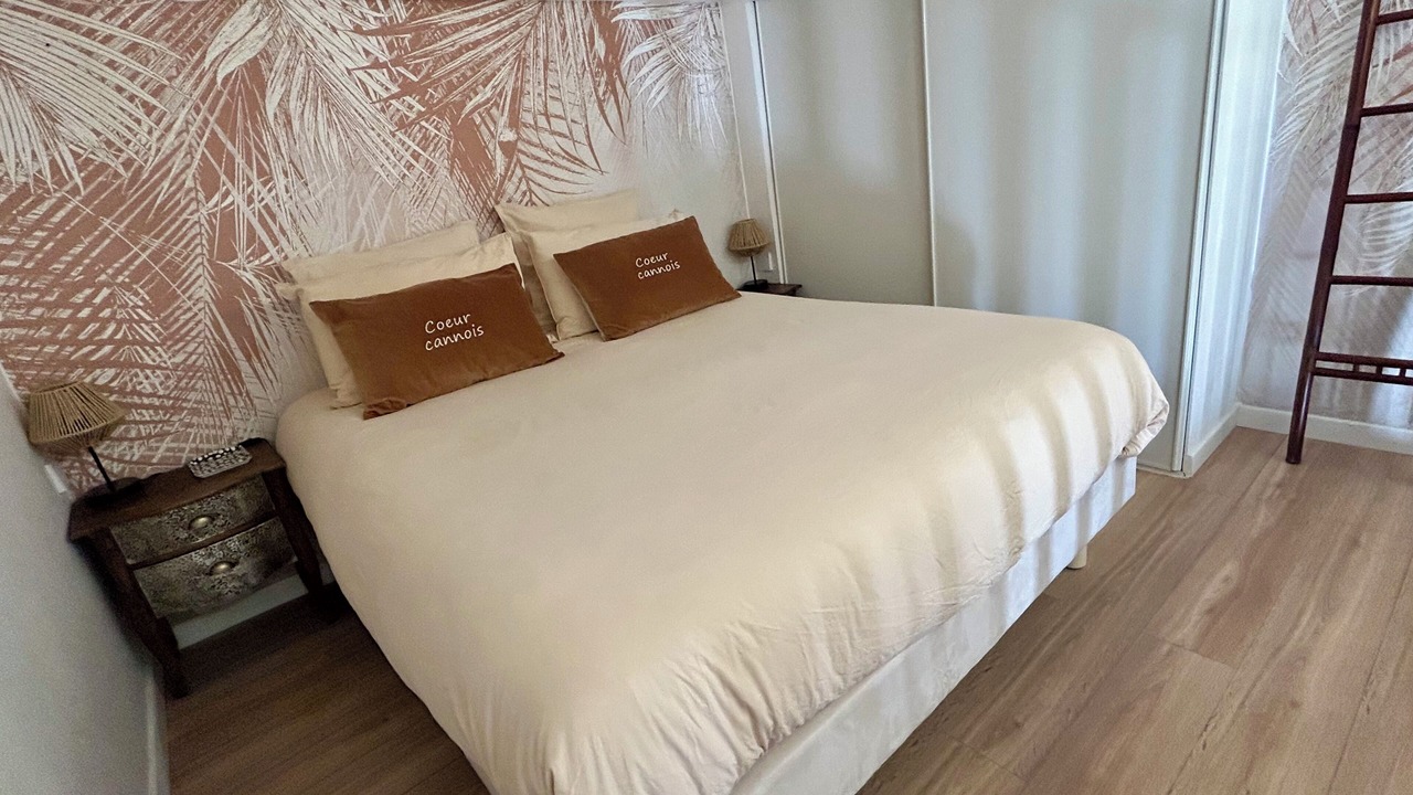 Photo of Bedroom in Prado - Republique