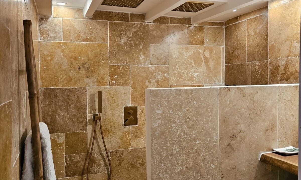 Photo of Bathroom in Prado - Republique