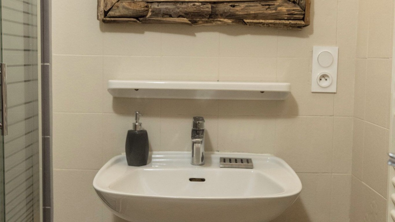 Photo of Bathroom in Eyragues