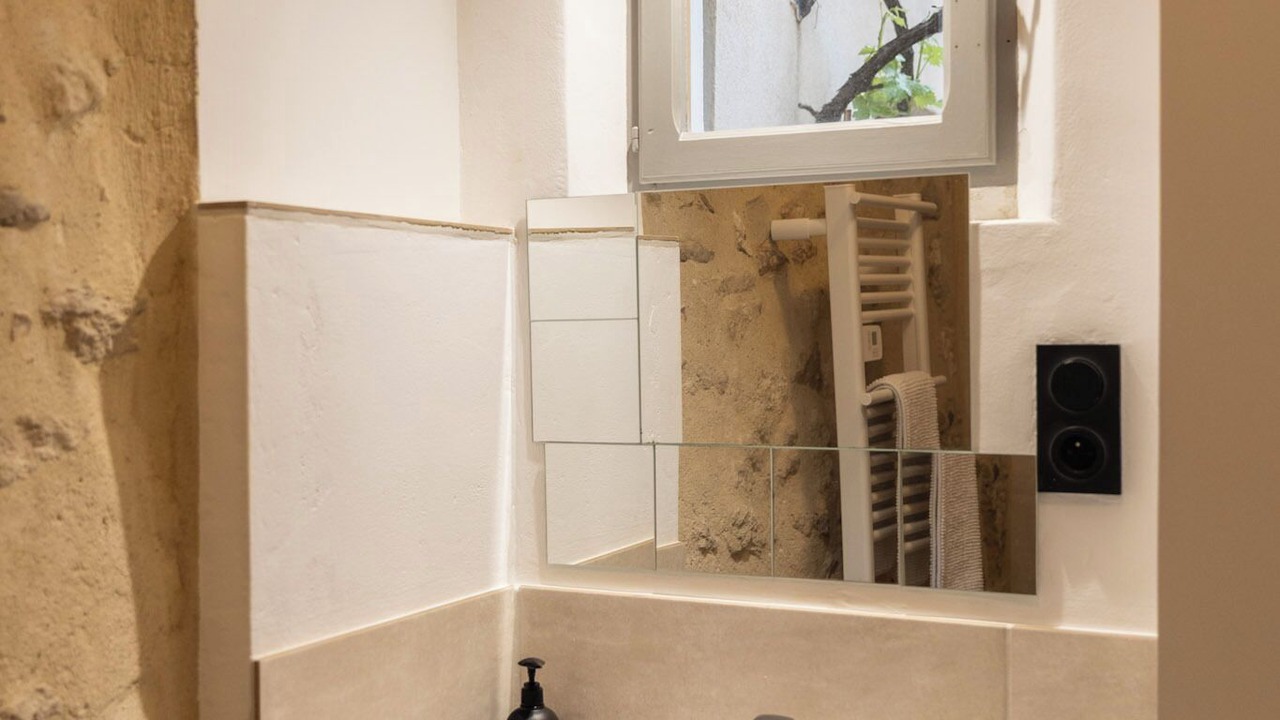Photo of Bathroom in Eyragues