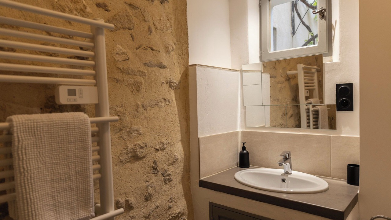 Photo of Bathroom in Eyragues