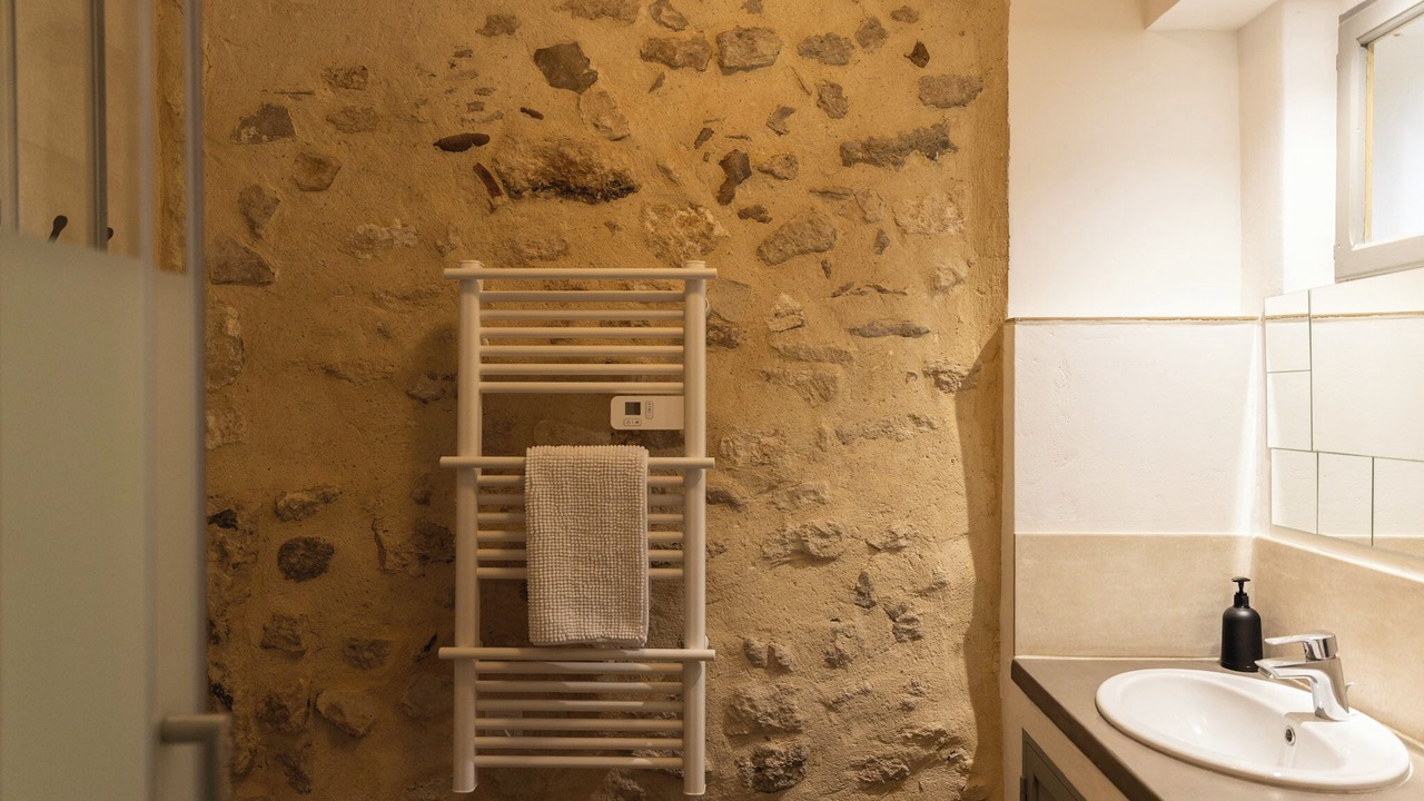 Photo of Bathroom in Eyragues