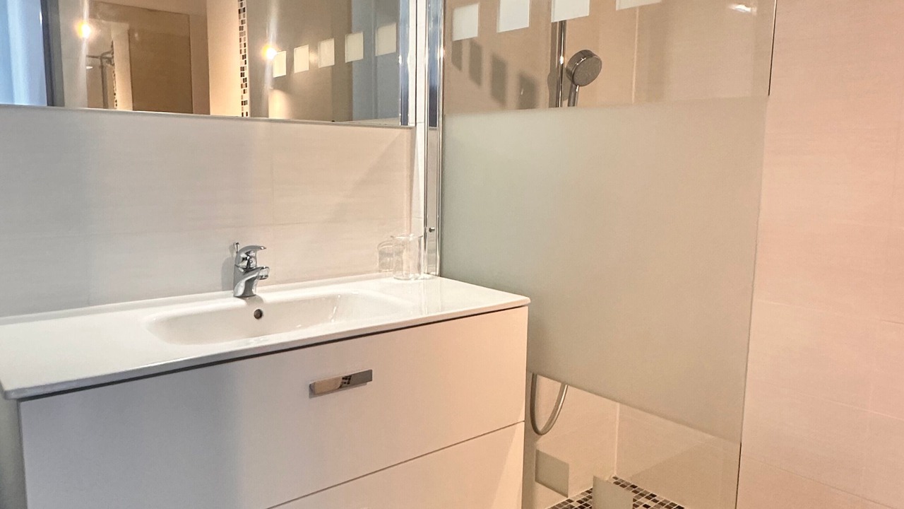 Photo of Bathroom in Le Grau-Du-Roi