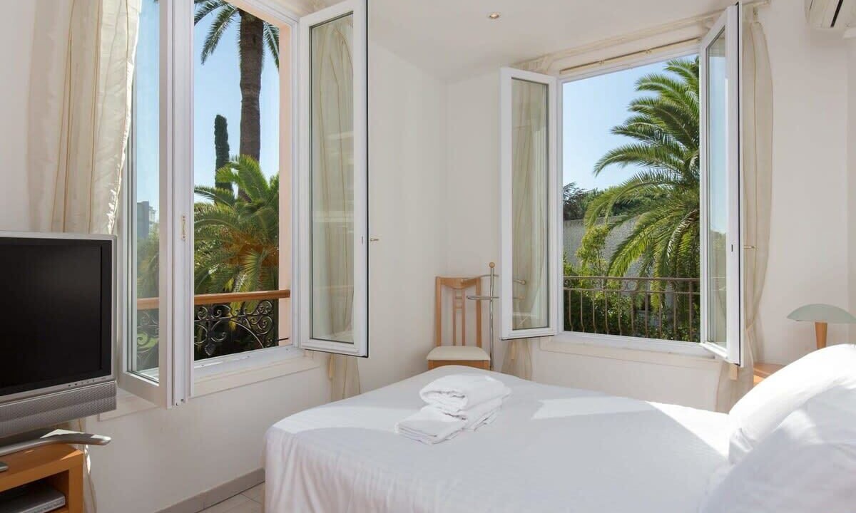 Photo of Bedroom in California - Pezou