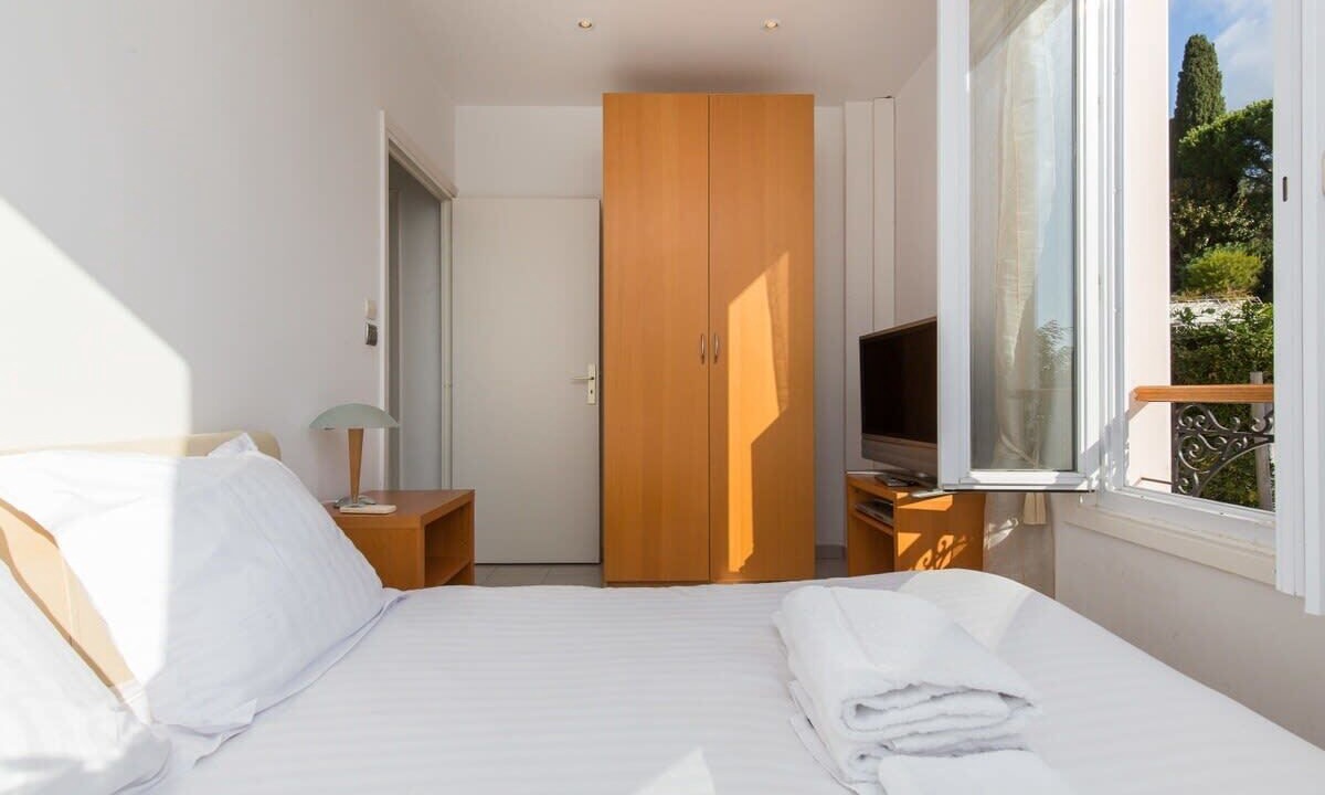 Photo of Bedroom in California - Pezou