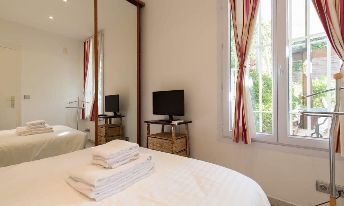 Photo of Bedroom in California - Pezou