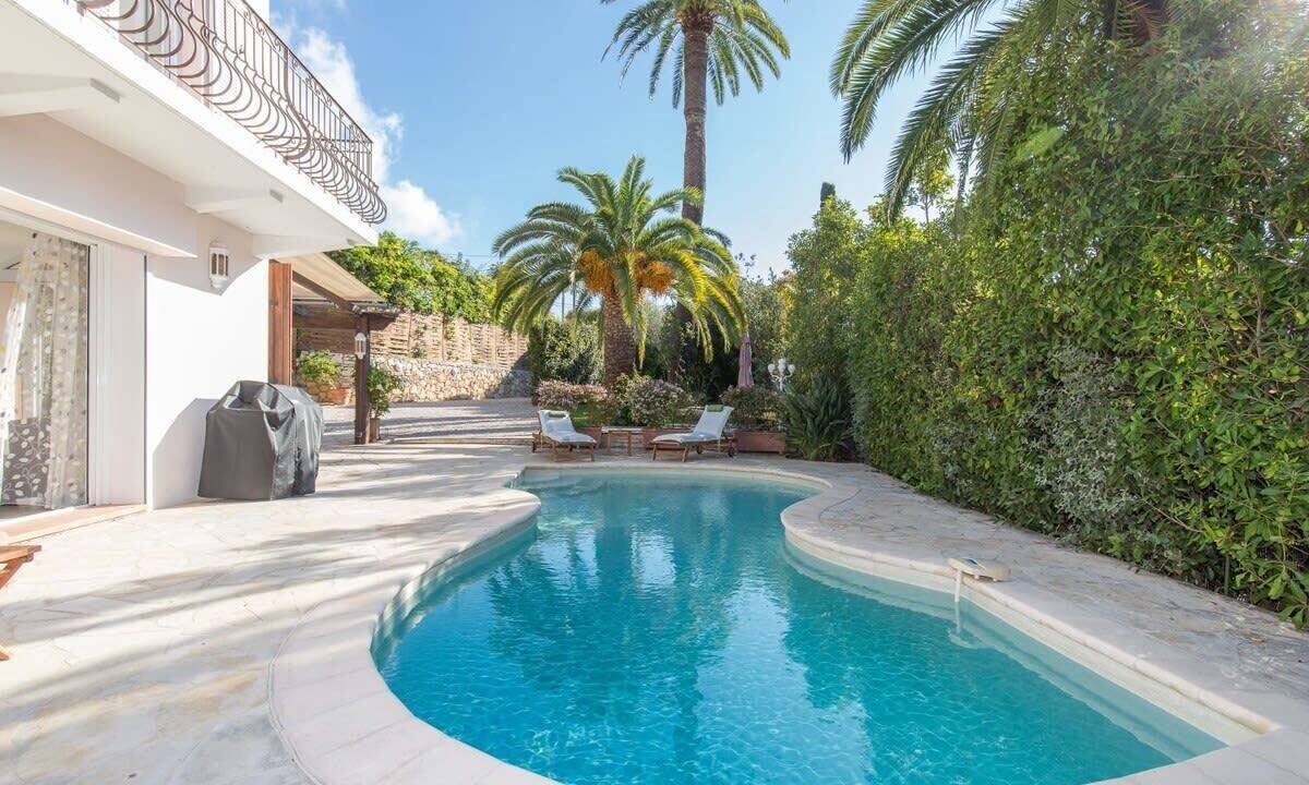 Photo of Outdoor in California - Pezou