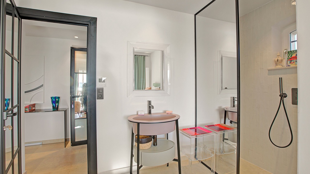 Photo of Bathroom in Guerrevieille