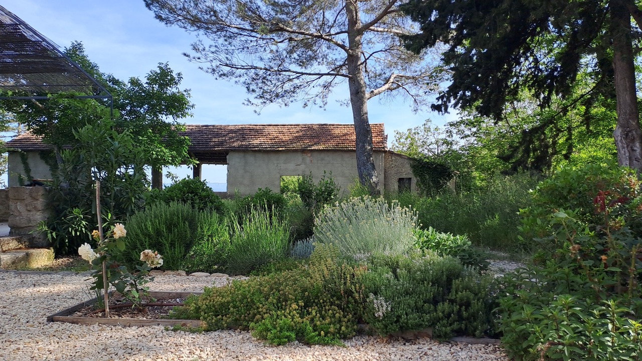 Photo of Outdoor in Cabrieres-dʼAigues