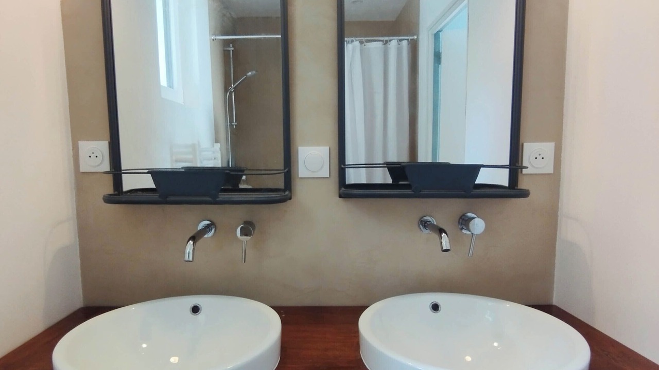 Photo of Bathroom in Saint-Martin-de-Castillon