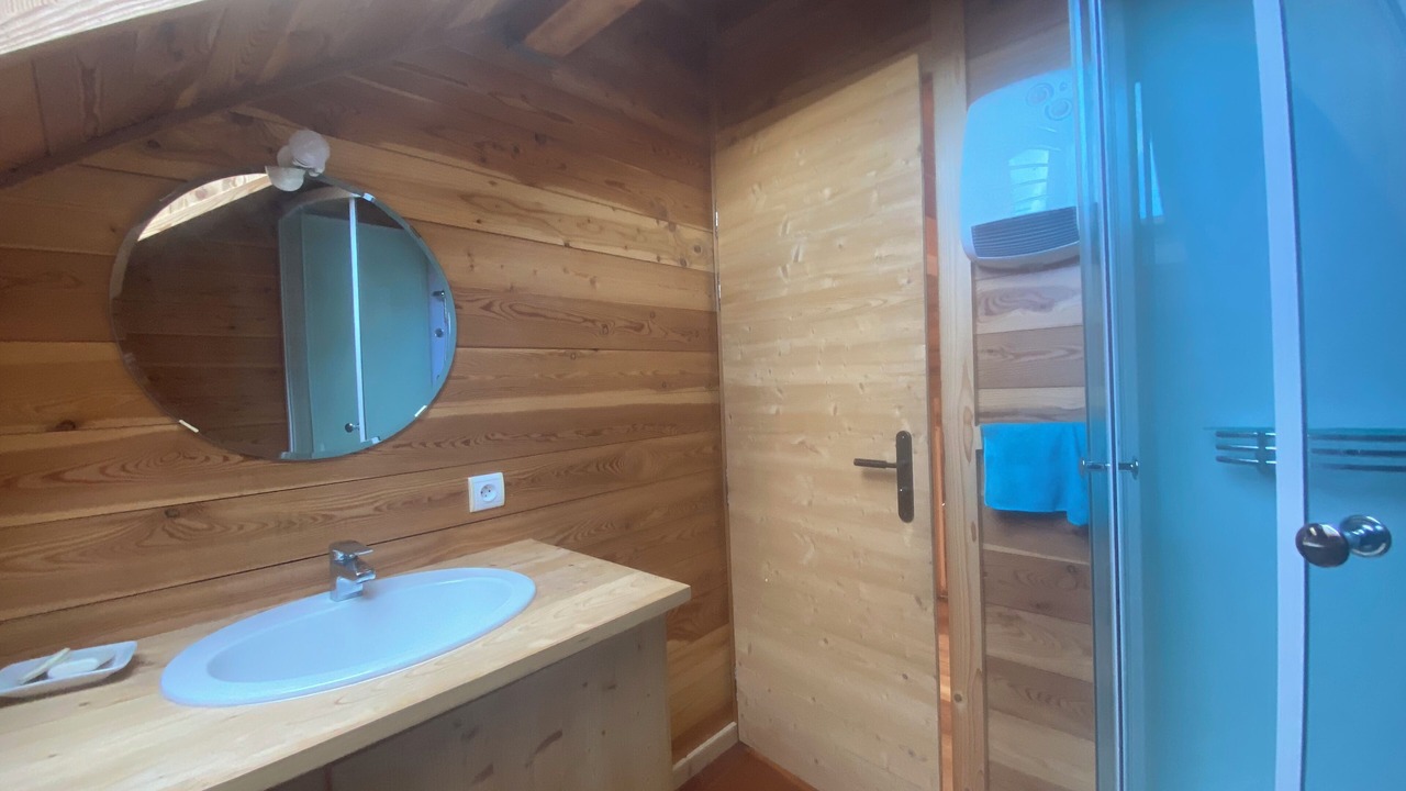 Photo of Bathroom in Enchastrayes