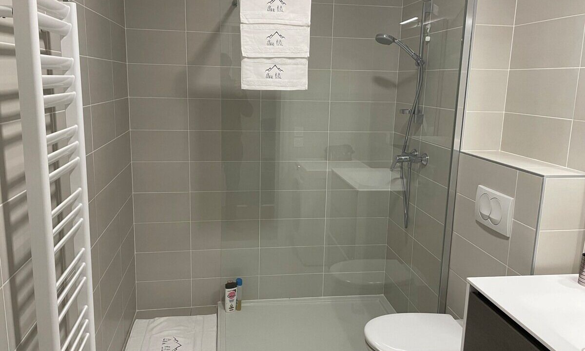 Photo of Bathroom in Saint-Etienne-de-Tinee