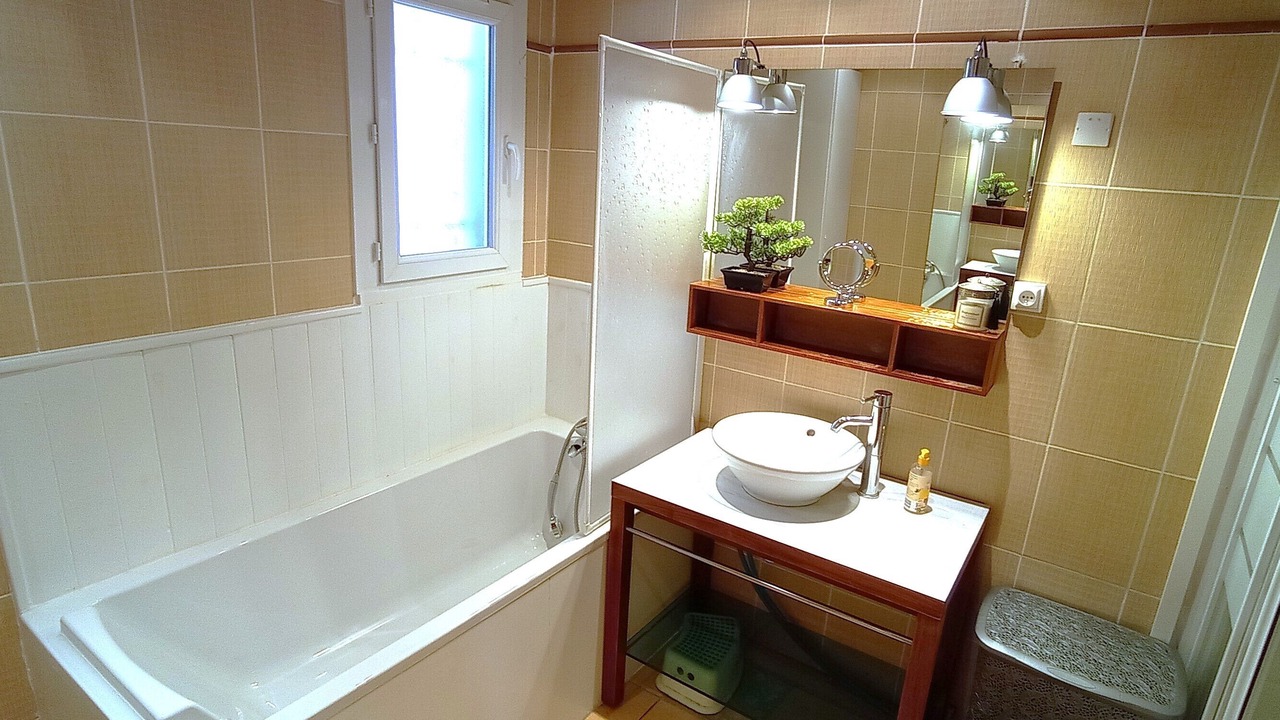 Photo of Bathroom in Mimet