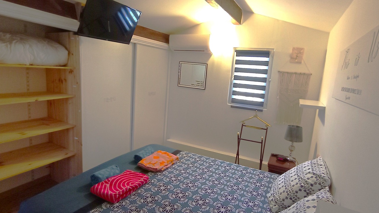 Photo of Bedroom in Mimet