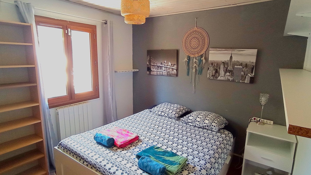 Photo of Bedroom in Mimet