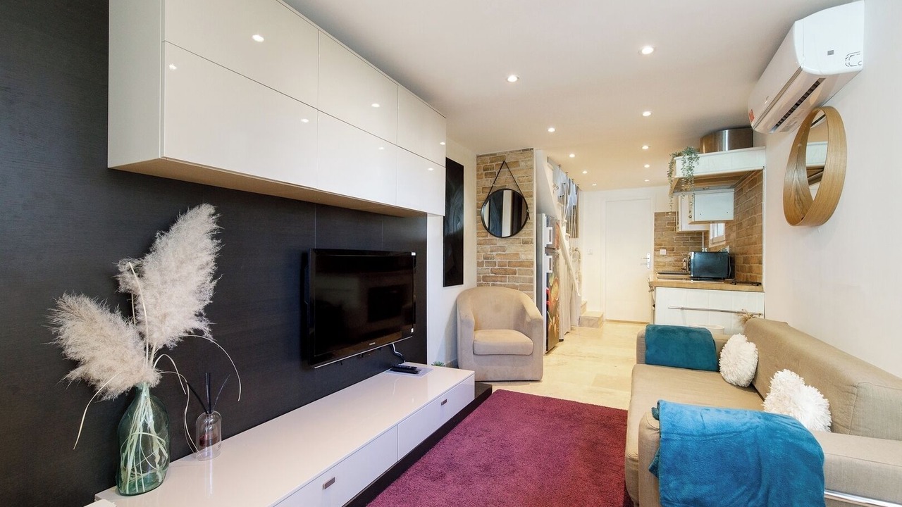 Photo of Livingroom in California - Pezou