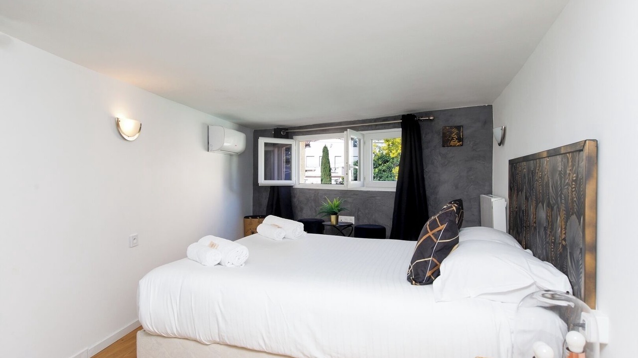 Photo of Bedroom in California - Pezou