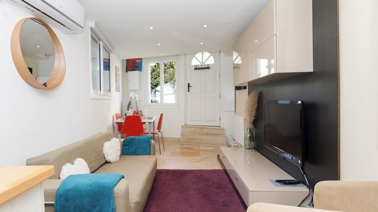 Photo of Livingroom in California - Pezou