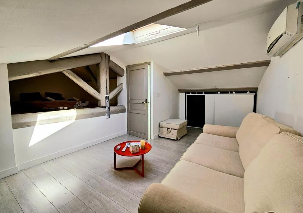 Photo of Livingroom in Nimes City Centre