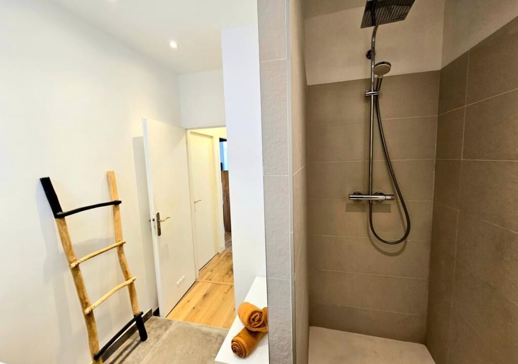 Photo of Bathroom in Nimes City Centre