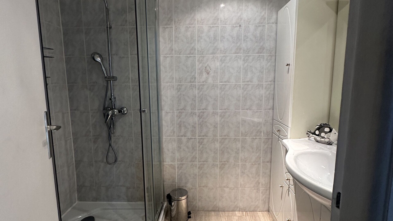 Photo of Bathroom in California - Pezou