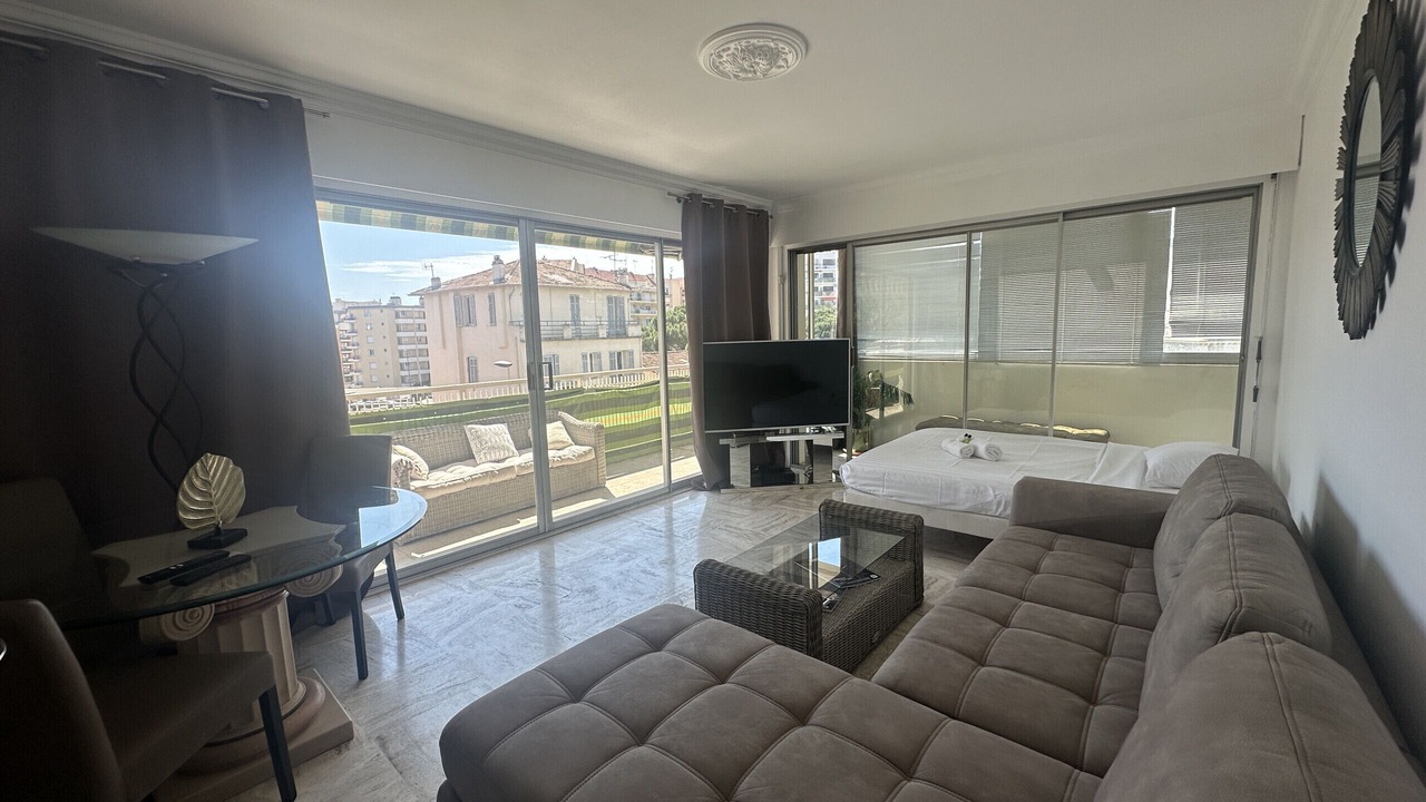 Photo of Bedroom in California - Pezou