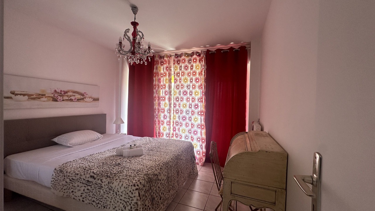 Photo of Bedroom in California - Pezou