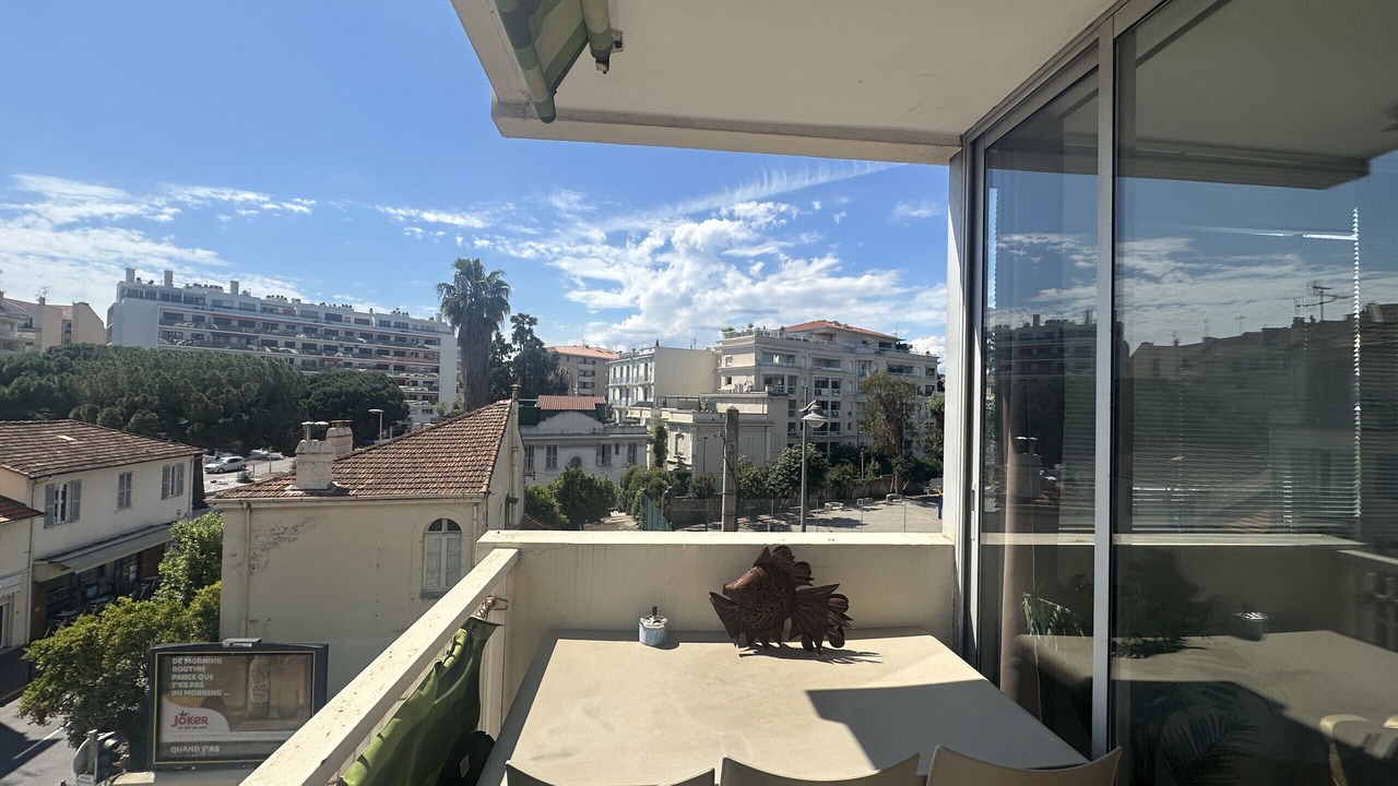 Photo of Outdoor in California - Pezou