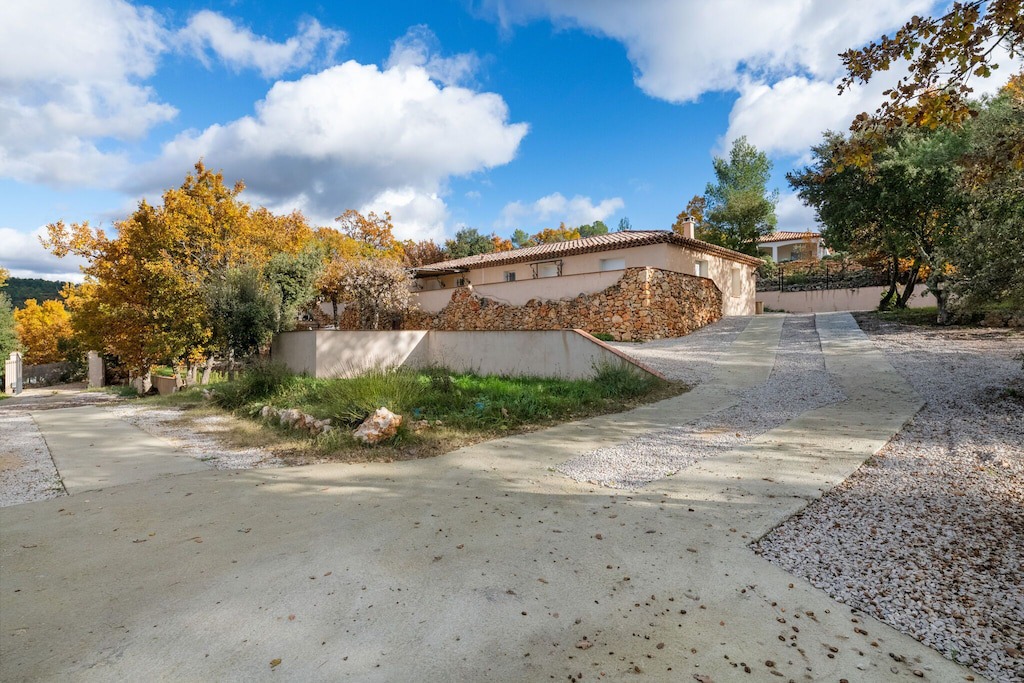 Photo of Buildings in Tavernes