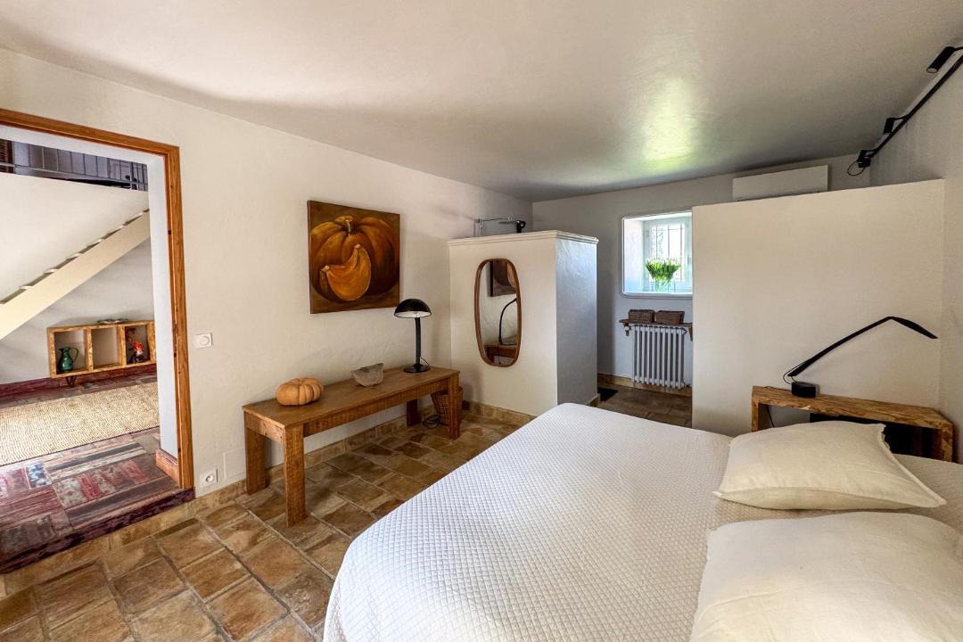 Photo of Bedroom in Noves