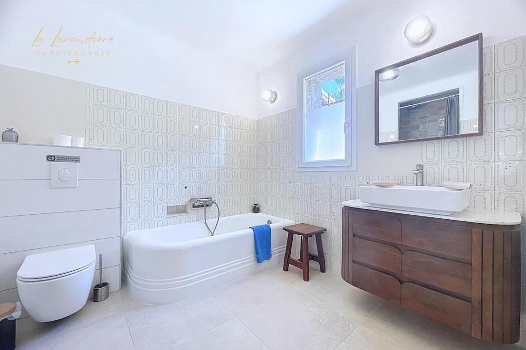 Photo of Bathroom in Saint-Chamas