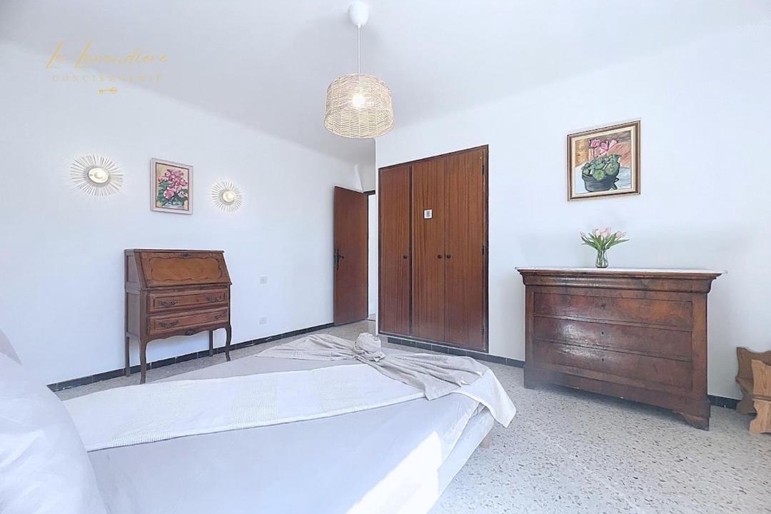 Photo of Bedroom in Saint-Chamas