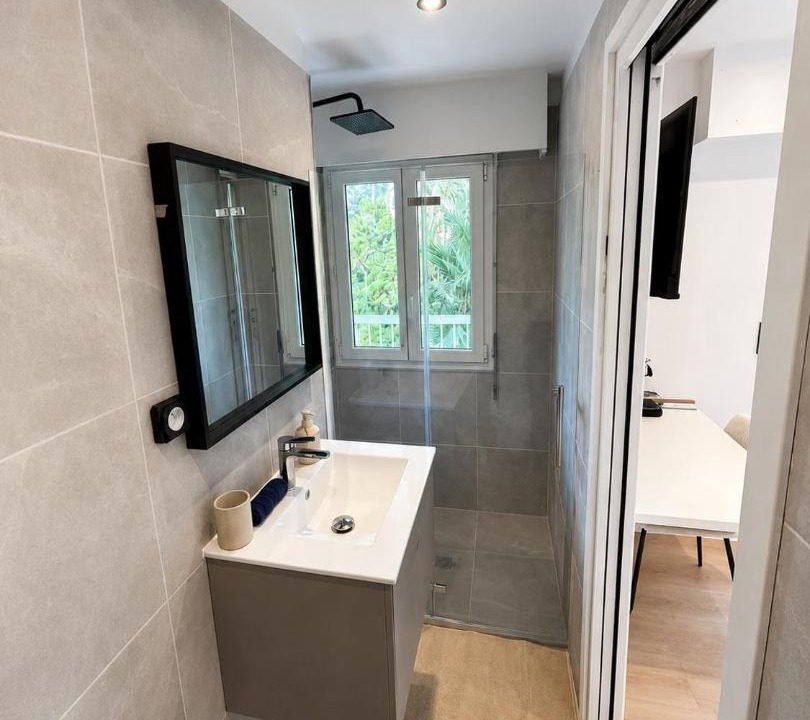 Photo of Bathroom in California - Pezou