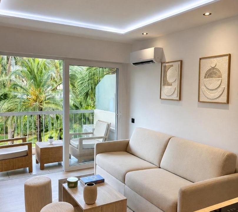 Photo of Livingroom in California - Pezou