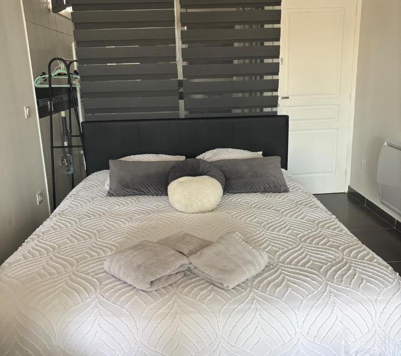 Photo of Bedroom in Saint-Savournin