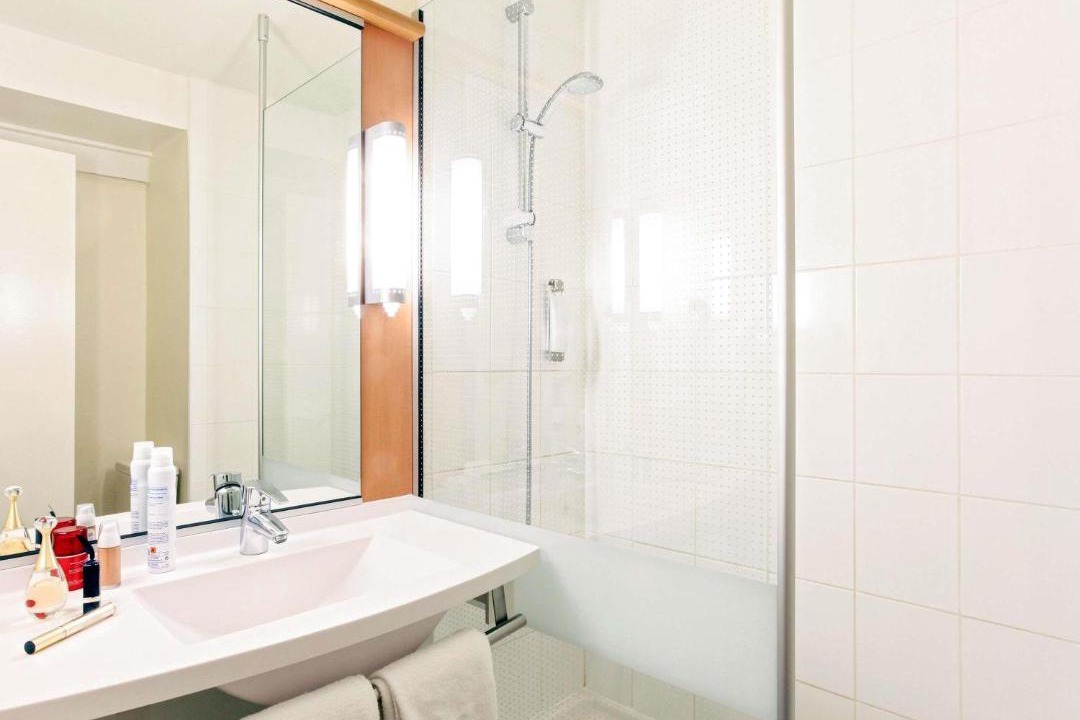 Photo of Bathroom in Hyeres City Centre