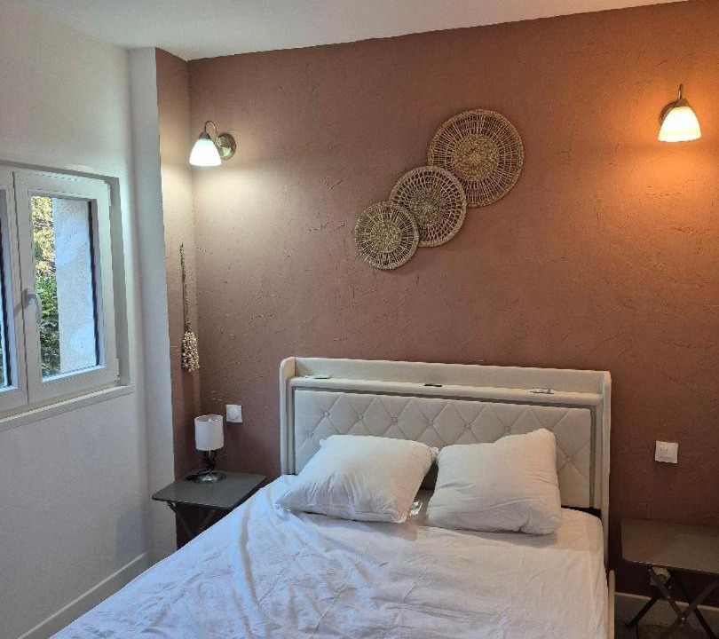 Photo of Bedroom in Noves
