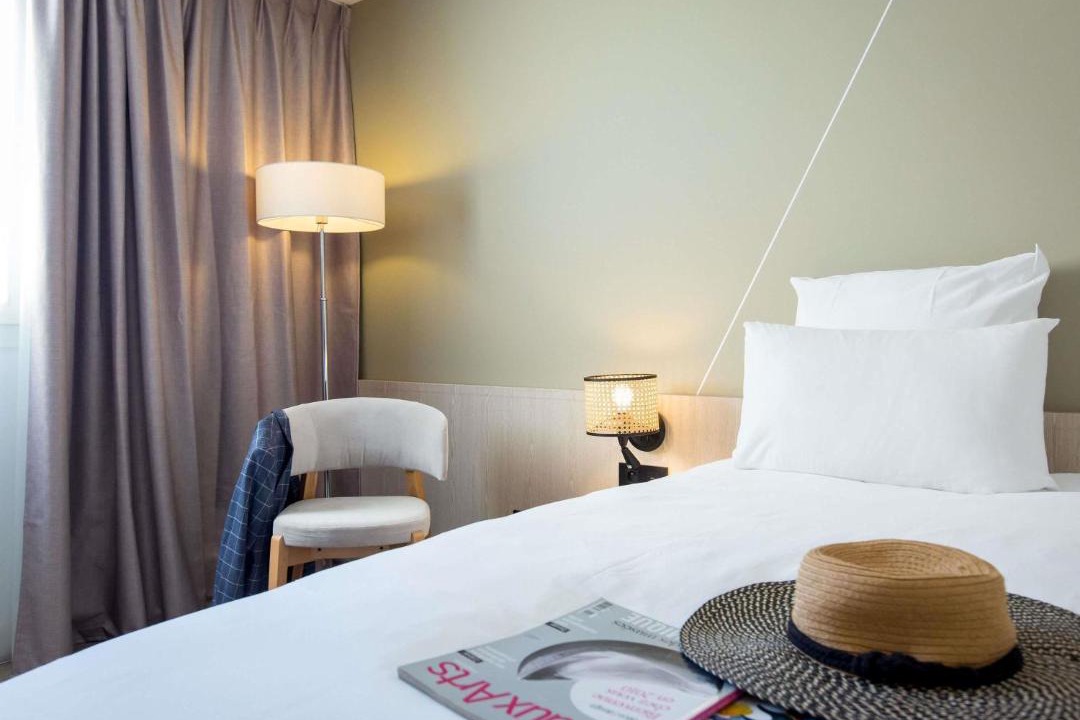 Photo of Bedroom in Mandelieu-La-Napoule