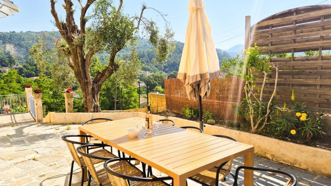 Photo of Patio Balcony in Contes