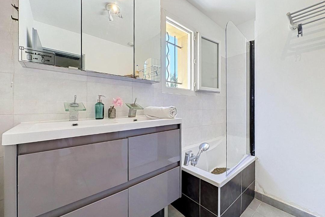 Photo of Bathroom in Saint-Genies-de-Malgoires