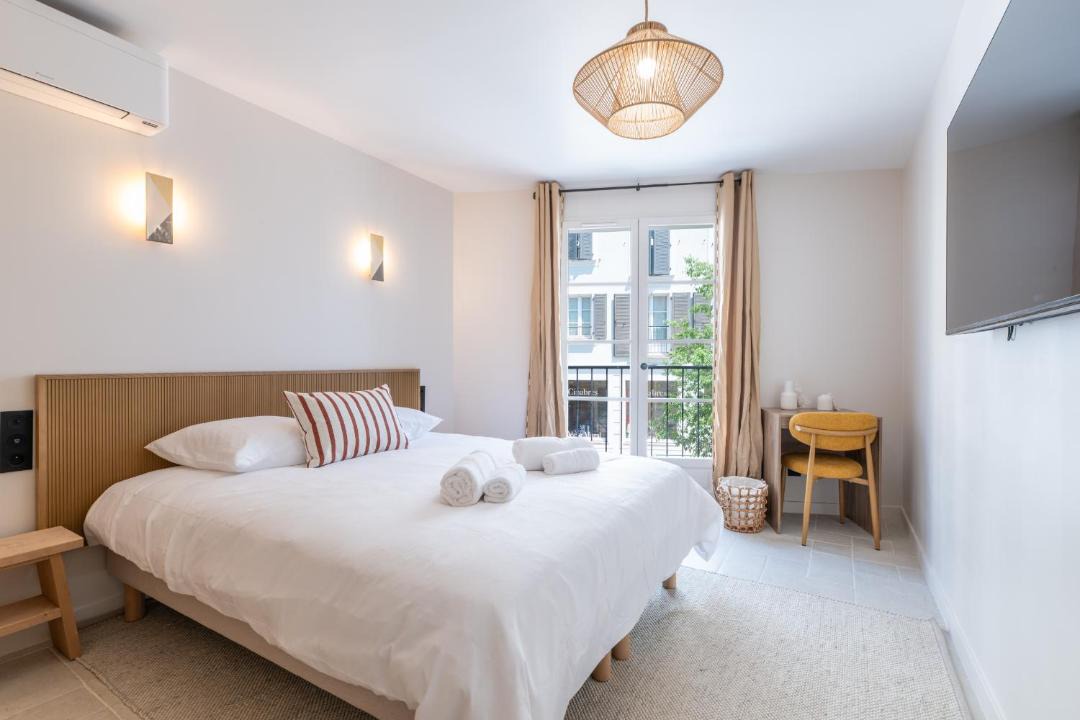 Photo of Bedroom in Saint-Tropez City Centre