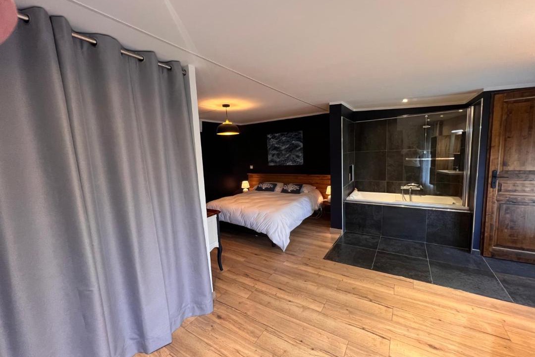 Photo of Bedroom in Homps