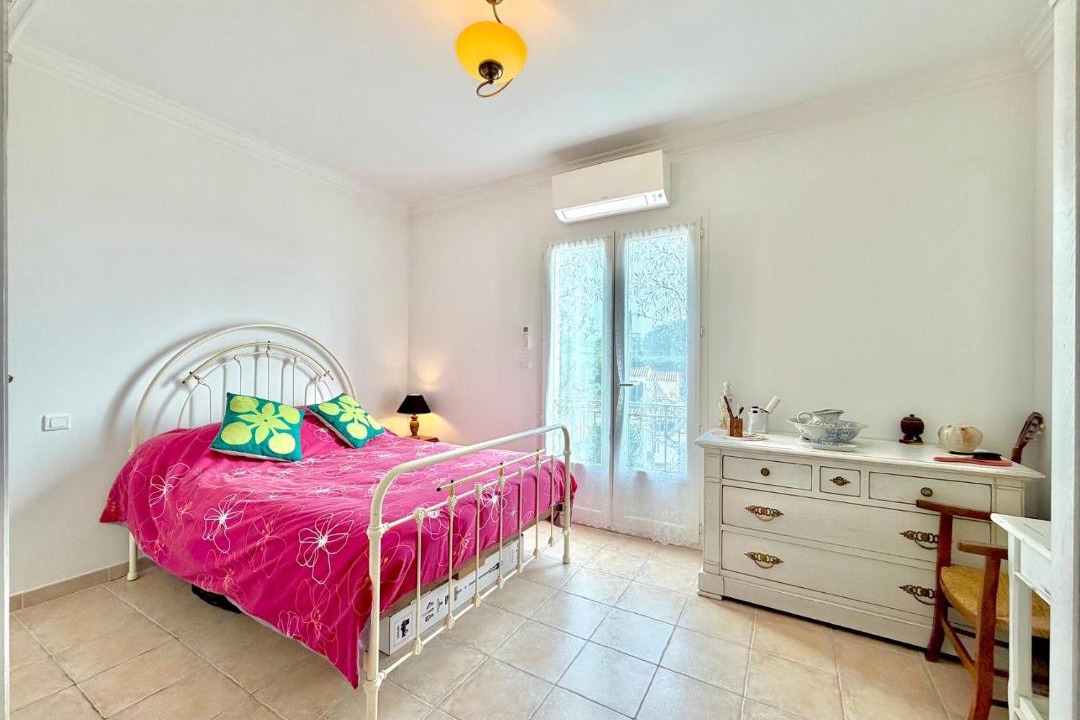 Photo of Bedroom in Fons